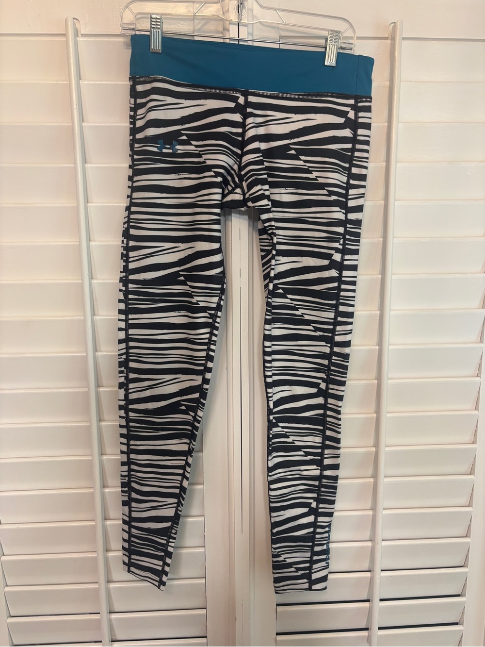 Under Armour Black And‎ White Leggings Size Medium